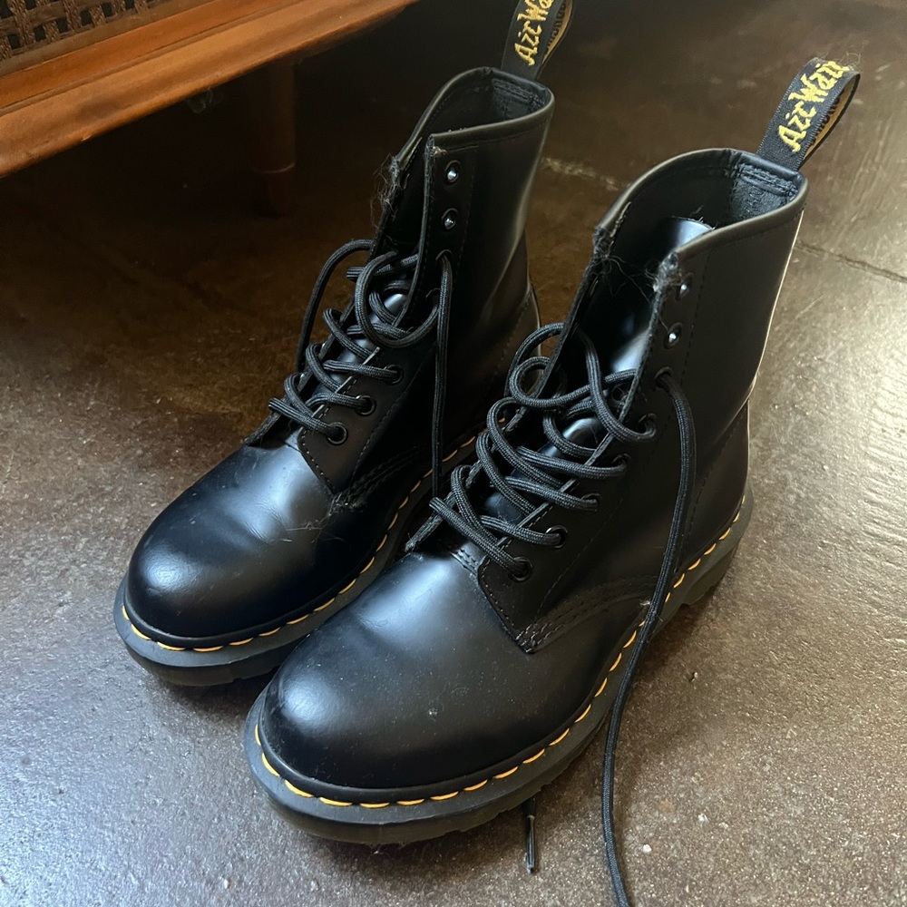 NWOT DR MARTENS 38